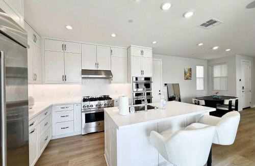Placentia House | Marbella Lane Spacious 4BR Modern Family Home