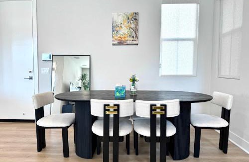 Placentia House | Marbella Lane Spacious 4BR Modern Family Home