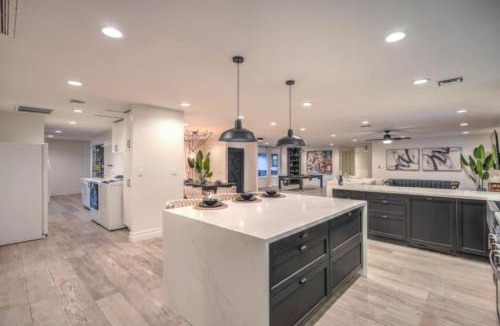 Enterprise House | Mardon 4000sf Pool Villa with Sauna Theater