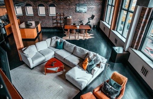 Belltown Apartment | Massive Downtown Seattle Condo - Free Parking!