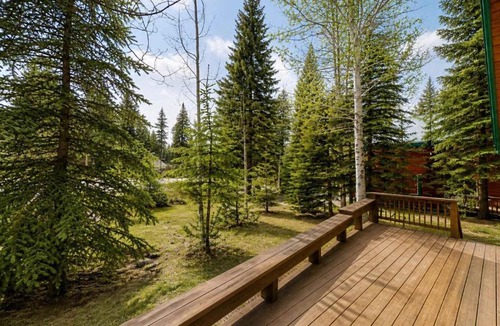 McCall House | McCall Cabin on Golf Course Pool & Sauna