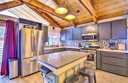 McCall House | McCall Retreat w/Hot Tub - 1/2 Mi to Downtown!