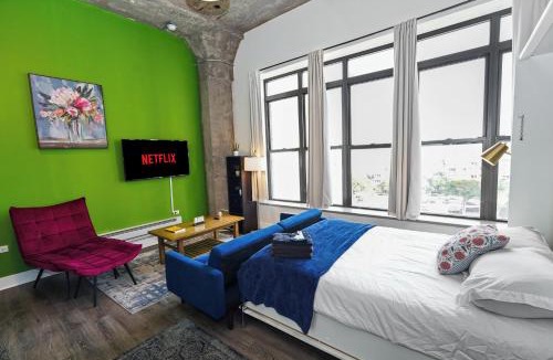 Near South Side Apartment | McCormick Place Studio with optional parking and sleeps up to 4