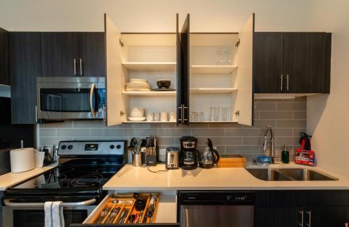 Near South Side Apartment | McCormick Place Studio with optional parking and sleeps up to 4