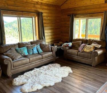 Gardiner House | McDonald Cabin #4 next to YNP