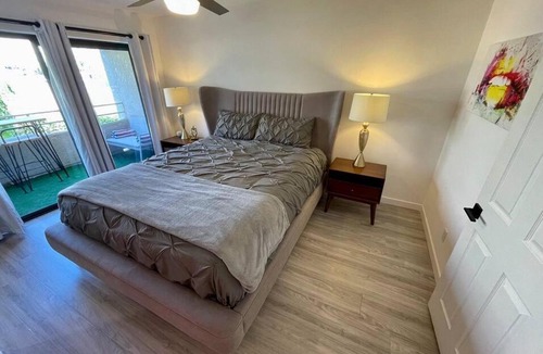 Downtown Palm Springs Apartment | MCM Condo Downtown Palm Springs