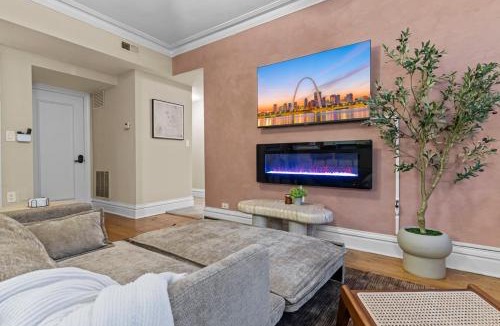 Central West End Apartment | McPherson Muse - Designer 1BR in Central West End