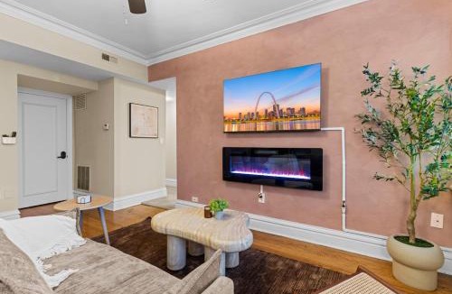 Central West End Apartment | McPherson Muse - Designer 1BR in Central West End