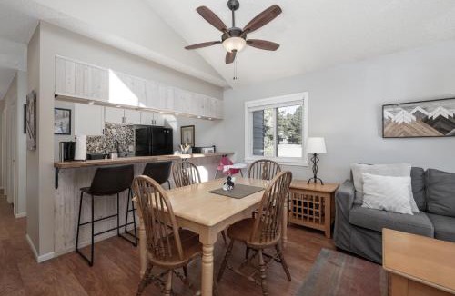 Fraser Apartment | Meadow Ridge Court 11 Unit 5