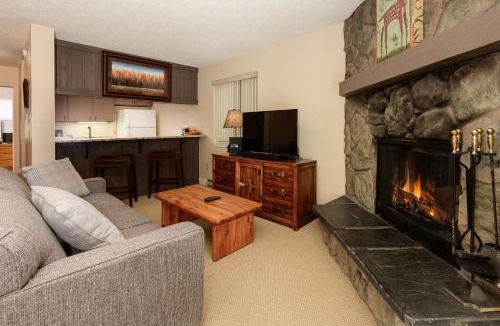 Fraser House | Meadow Ridge Court 18 Unit 4