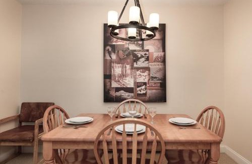 Fraser House | Meadow Ridge Court 18 Unit 4