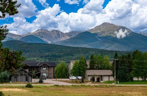 Fraser House | Meadow Ridge Court 20 Unit 13