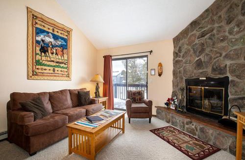 Fraser House | Meadow Ridge Court 28 Unit 6