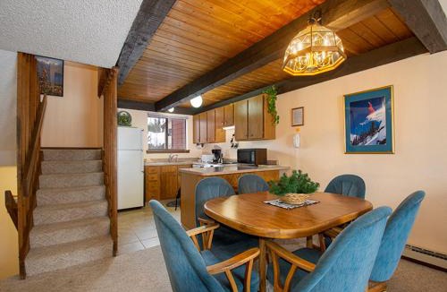 Fraser House | Meadow Ridge Court 28 Unit 6