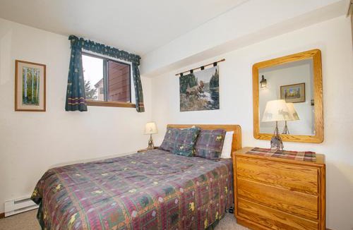 Fraser House | Meadow Ridge Court 28 Unit 6