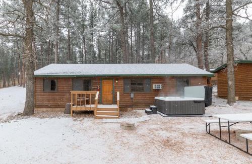 Rapid City House | Meadowbrook Cabin Retreat- Hot Tub Escape