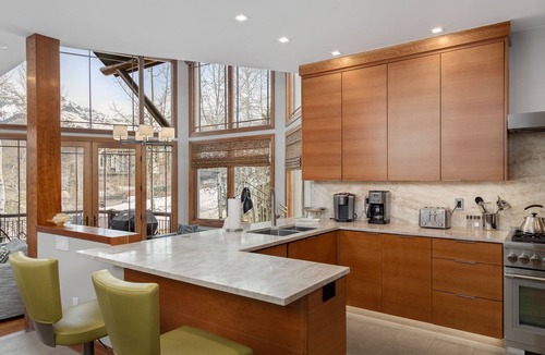 Mountain Village House | MEADOWS RUN MODERN- Effortless ski access, hot tub, and San Sophia views