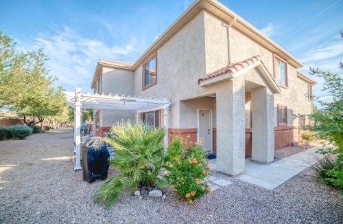 Mesquite House | Mesquite 2BR Townhome with Pool & Gym Access