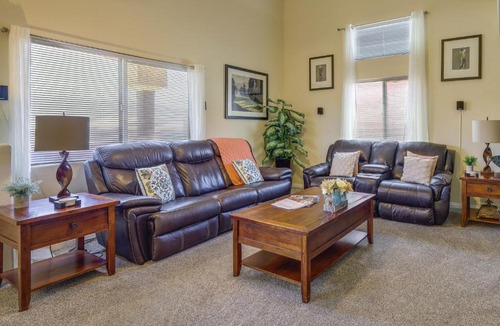 Mesquite House | Mesquite Condo w/Community Pool & Hot Tub!