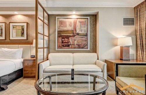 Las Vegas House | MGM Signature-02-719 Strip View Jacuzzi Studio