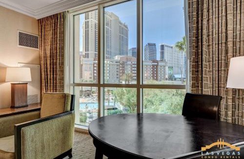 Las Vegas House | MGM Signature-02-719 Strip View Jacuzzi Studio