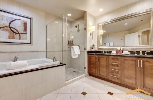 Las Vegas House | MGM Signature-23-709 Strip View Jacuzzi Studio