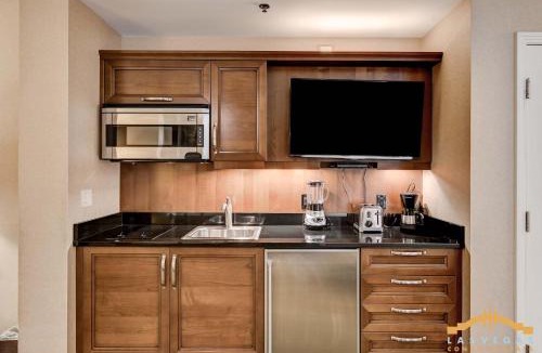 Las Vegas House | MGM Signature-23-709 Strip View Jacuzzi Studio