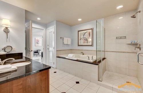 Las Vegas House | MGM Signature-23-802 1Br 2Ba Balcony Suite