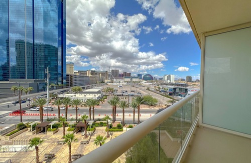 Las Vegas Apartment | MGM Signature Balcony Suite 5073 NO RESORT FEE