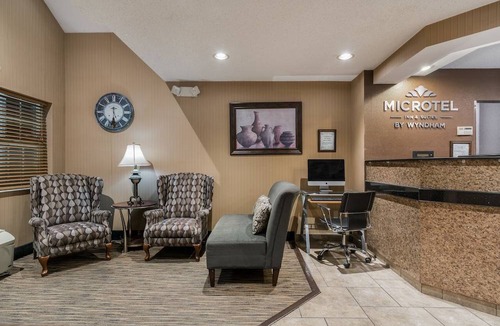 Rochester Hotel | Microtel Inn & Suites by Wyndham Rochester North Mayo Clinic