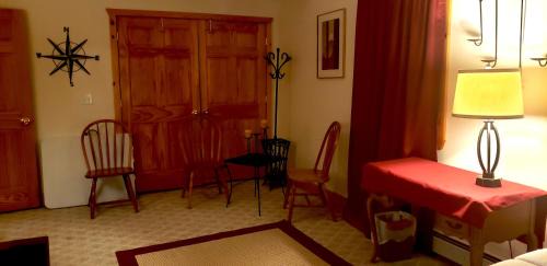 Hill City House | Mickelson Trail Treehouse Suite in the heart of the beautiful Black Hills