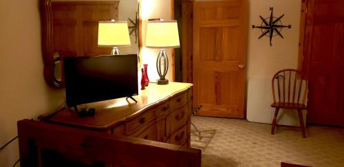 Hill City House | Mickelson Trail Treehouse Suite in the heart of the beautiful Black Hills