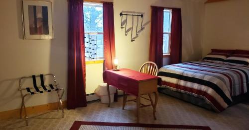 Hill City House | Mickelson Trail Treehouse Suite in the heart of the beautiful Black Hills