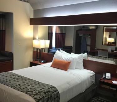 Urbandale Hotel | Microtel Inn & Suites Urbandale