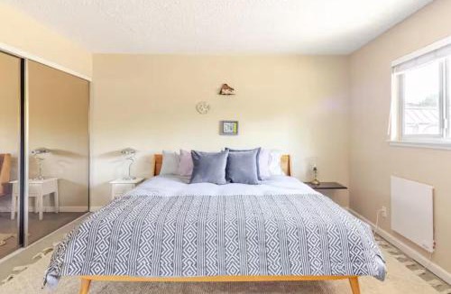 Yucca Valley House | Mid-Century El Dorado - Pool, BBQ, King Bed, Garden