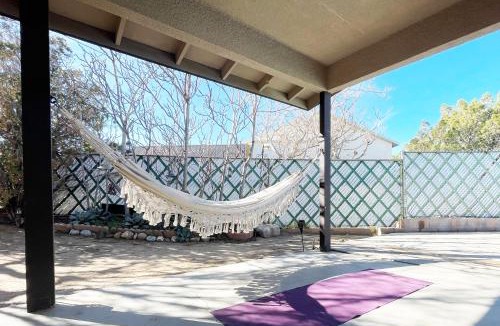 Yucca Valley House | Mid-Century El Dorado - Pool, BBQ, King Bed, Garden