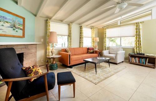 La Quinta Cove House | Mid-Century Modern in Enchanting Desert Garden