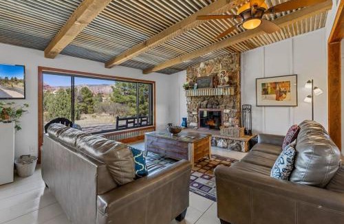 Oak Creek House | Mid-century Ranch Home in Sedona with Fantastic Red Rock Views