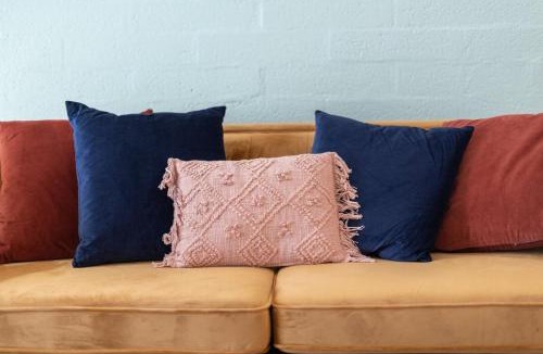 Fashion Square Apartment | Mid-Century Stay with Pool is Walkable to Old Town and Mall