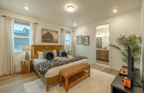 Park City House | Midnight Manor-Modern-Spacious