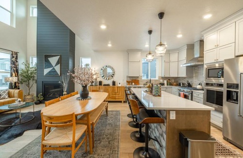 Park City House | Midnight Manor-Modern-Spacious
