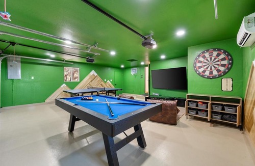 Williams Cabin | Mighty Moose, Epic Game Lodge Near Grand Canyon Sleeps 10