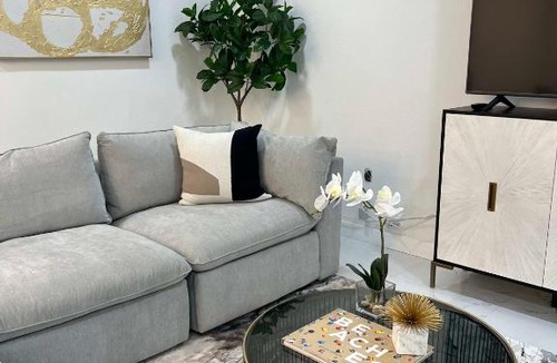 Camelback East House | MINI GOLF KING Bed Modern Great Location