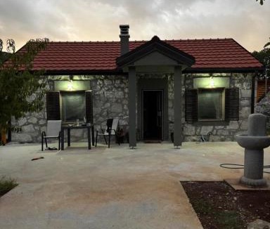 Karuc House | Minja Stone House by the Lake