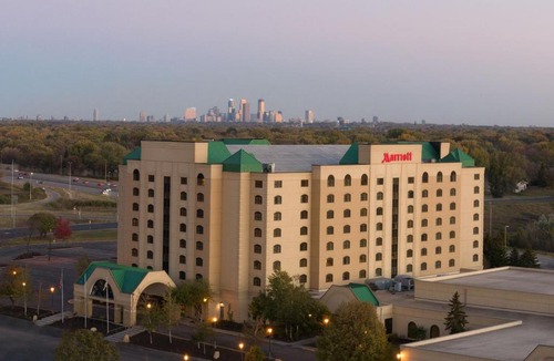 Brooklyn Park Hotel | Minneapolis Marriott Northwest Hotel & Conference Center