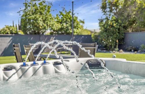 Southwest Anaheim House | Minnie's Marvelous Escape 8 minutes to Disney & Convention Center