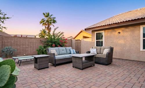 Glendale House | Mins to State Farm Stadium - Pool Fire Pit