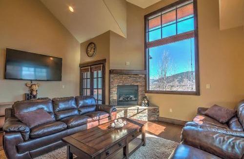 Wildernest House | Minutes from World Class Ski Resorts, Hot Tub!