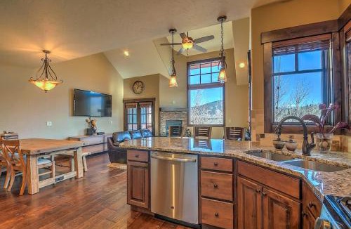 Wildernest House | Minutes from World Class Ski Resorts, Hot Tub!