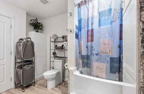 Townsite House | Modern 1BR Retreat with BBQ & Fire Pit - Near Downtown